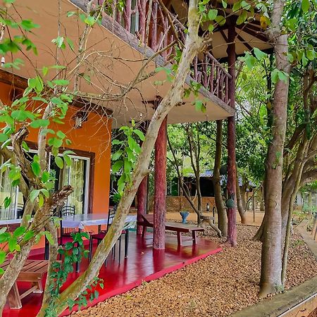 V Cabanas & Yala Safari Place Тіссамахарама Екстер'єр фото