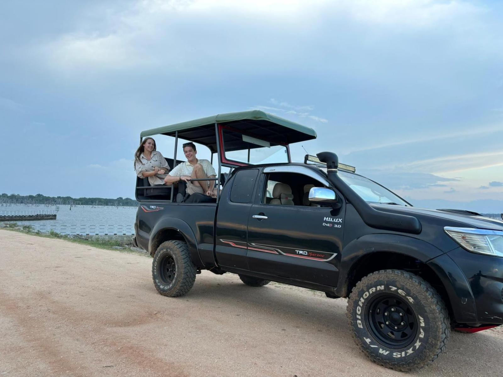 V Cabanas & Yala Safari Place Тіссамахарама Екстер'єр фото