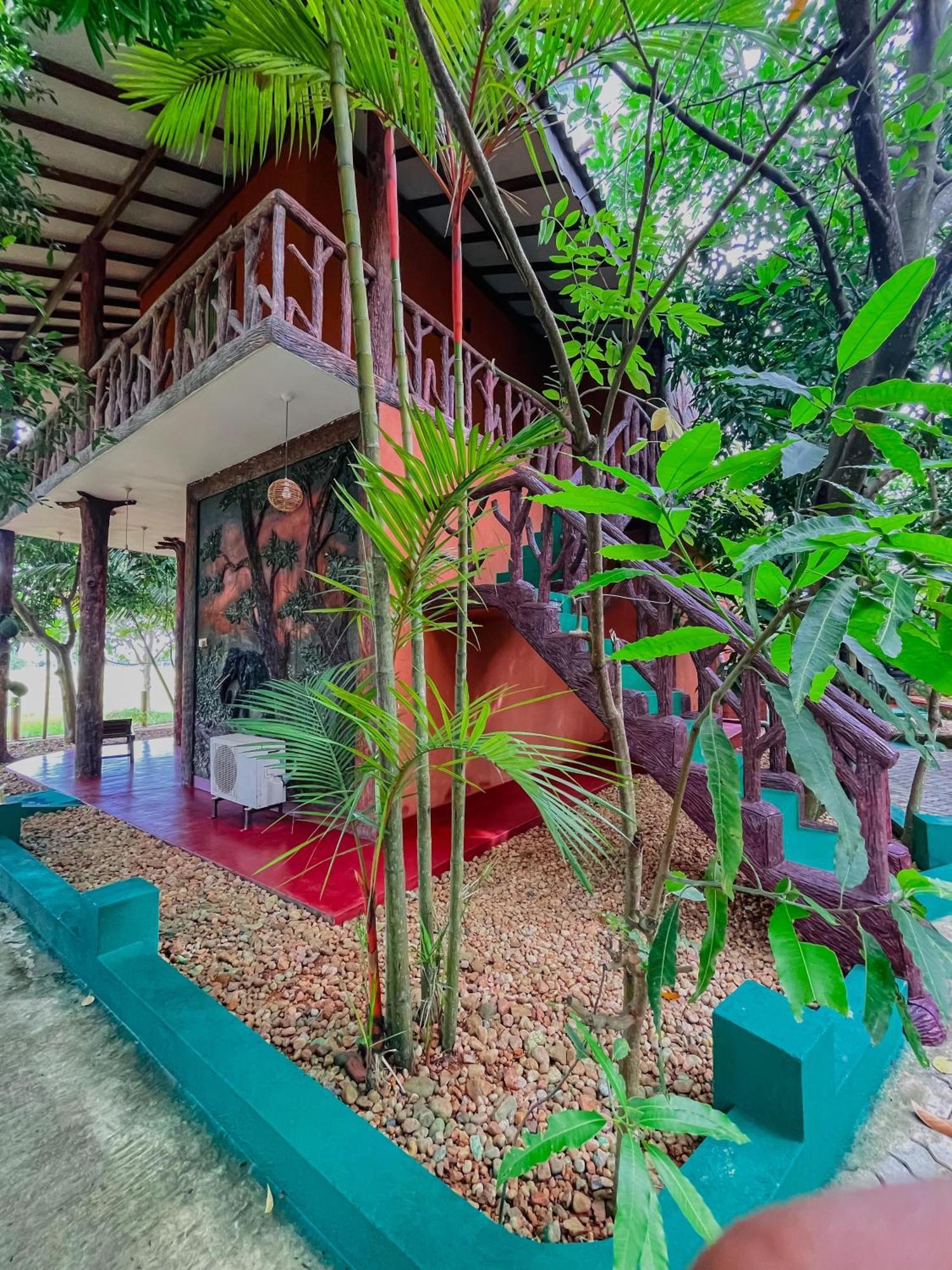 V Cabanas & Yala Safari Place Тіссамахарама Екстер'єр фото