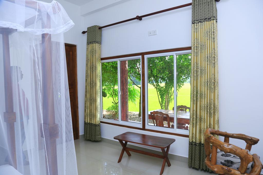 V Cabanas & Yala Safari Place Тіссамахарама Екстер'єр фото